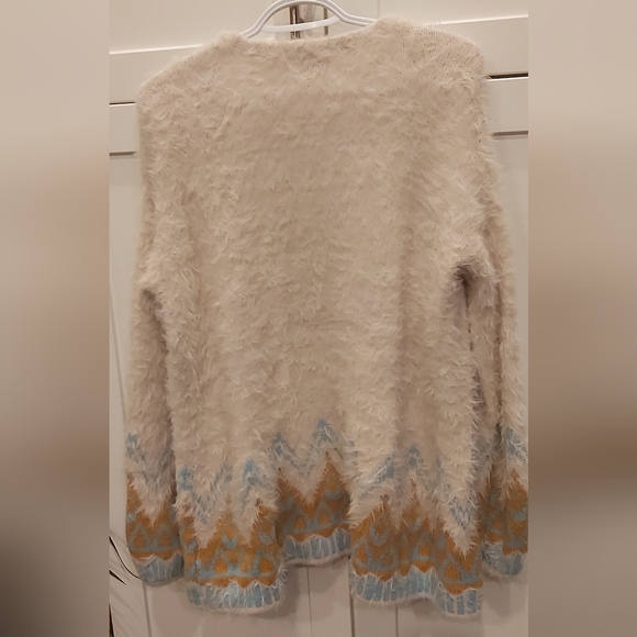 Shrinking Violet open cardigan. - Picture 5 of 7